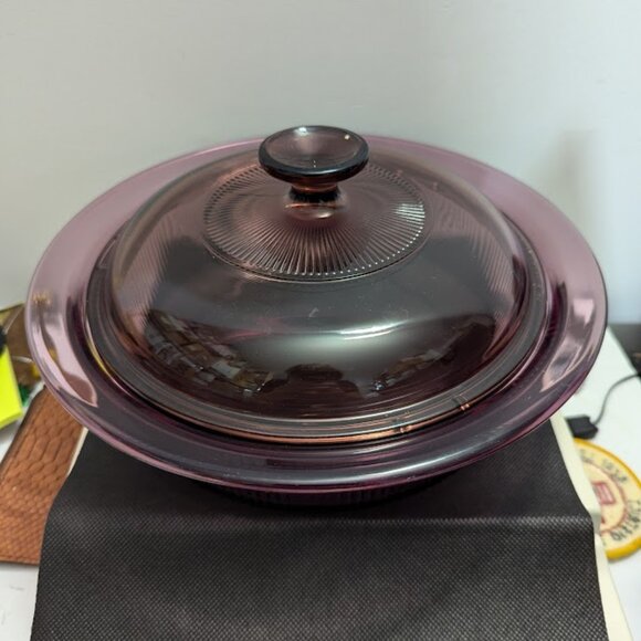 1992 Cranberry Corning Visions Covered Round Casserole 1.5qt - Picture 1 of 5
